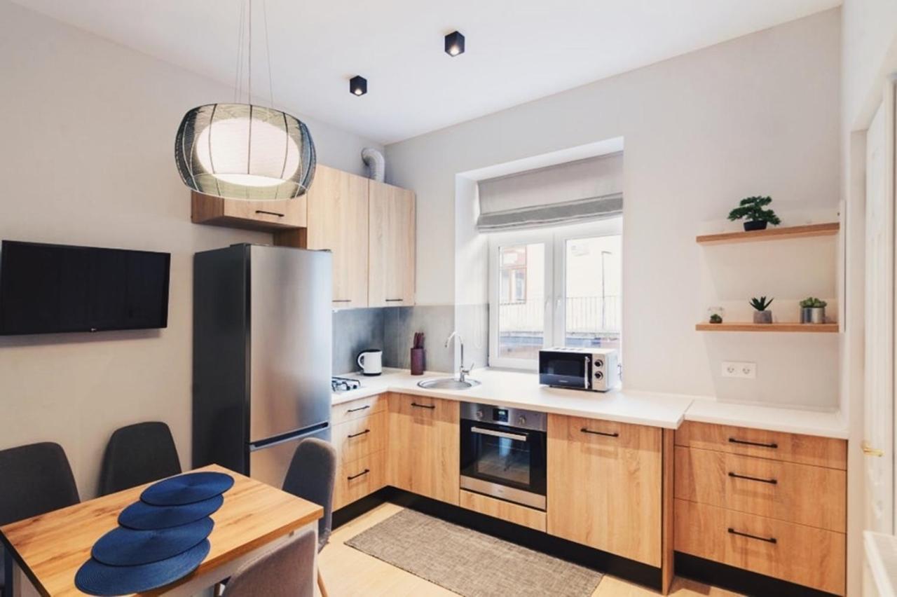 Appartement Cozy & New Furnished Flat In Old Town Of Lviv Extérieur photo