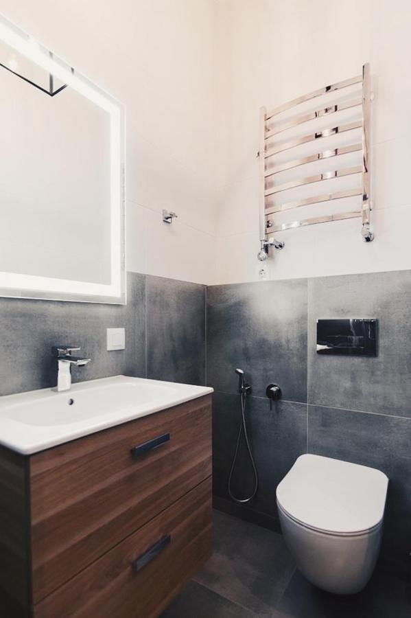 Appartement Cozy & New Furnished Flat In Old Town Of Lviv Extérieur photo